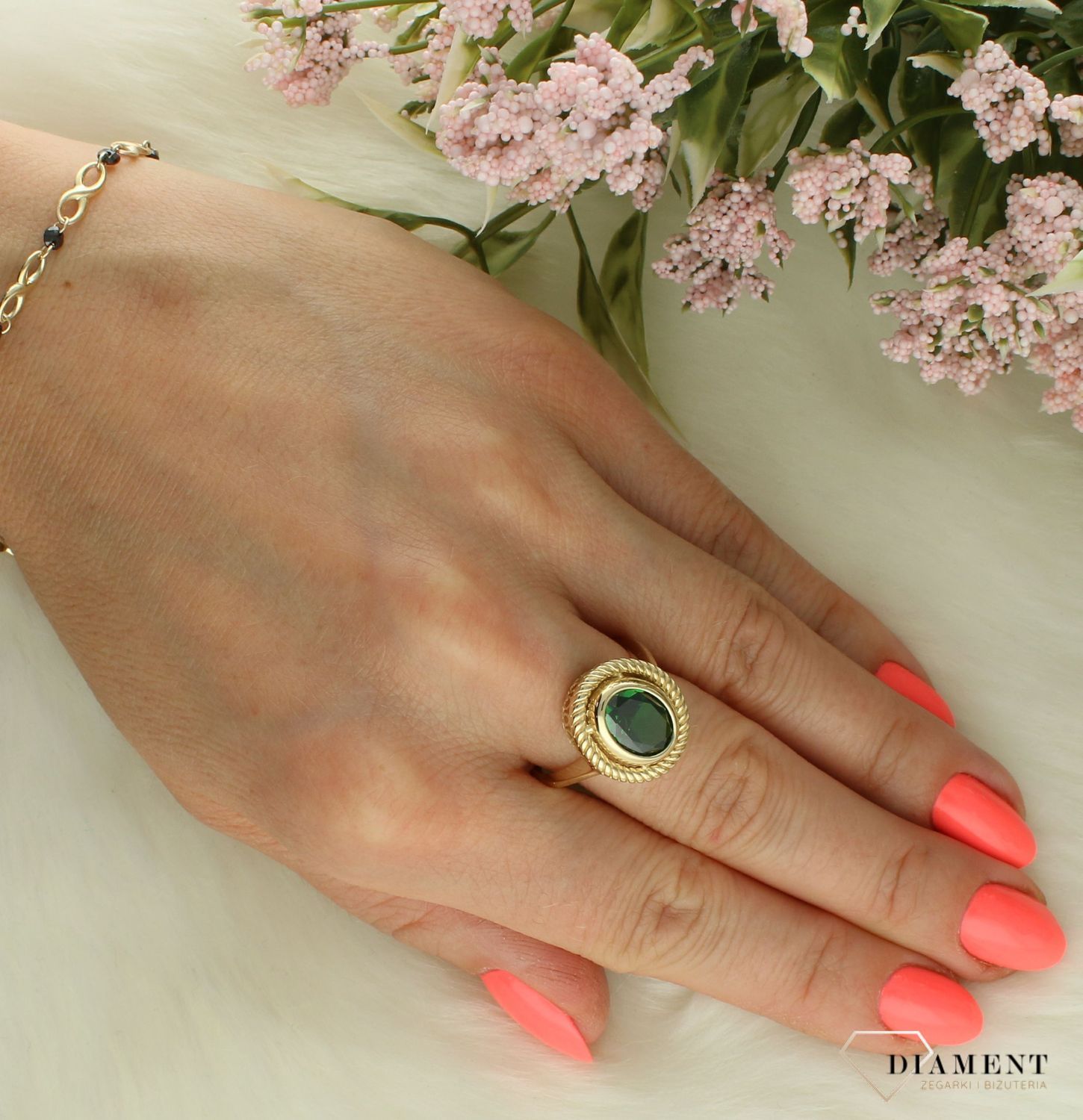 Złoty pierścionek damski 585 z owalnym zielonym kamieniem PI 6361 585. Złoty pierścionek damski. Złoty pierścionek z cyrkoniami. Pierścionek złoty zaręczynowy. Pierścionek złoty próby 585. Złoty pierścionek na prezent dla kobiety (3).jpg